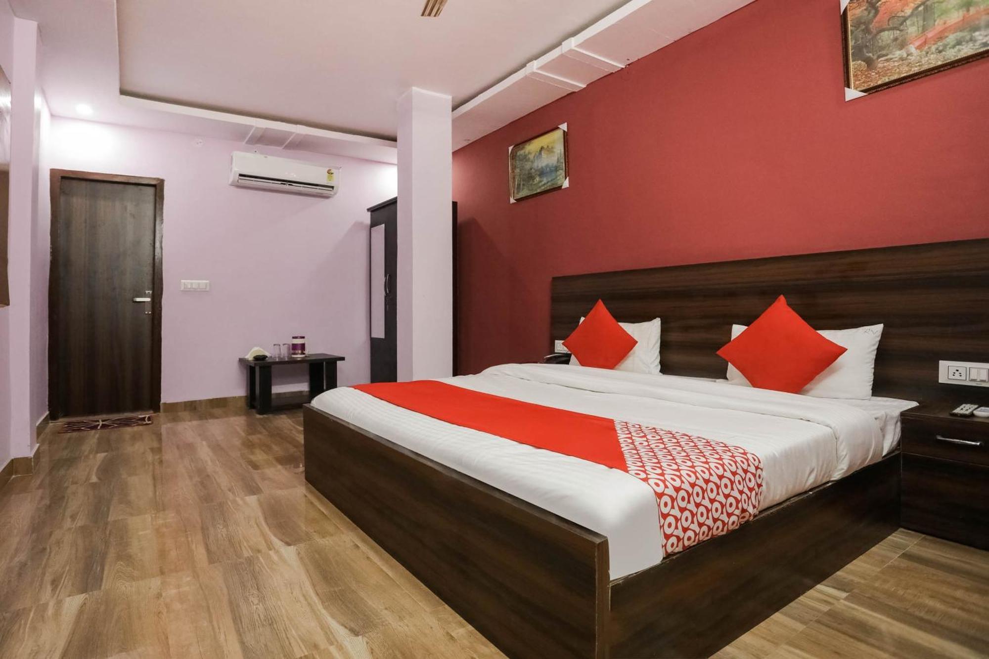 Hotel O Red Velvet Rooms & Banquet Faridabad Exterior foto