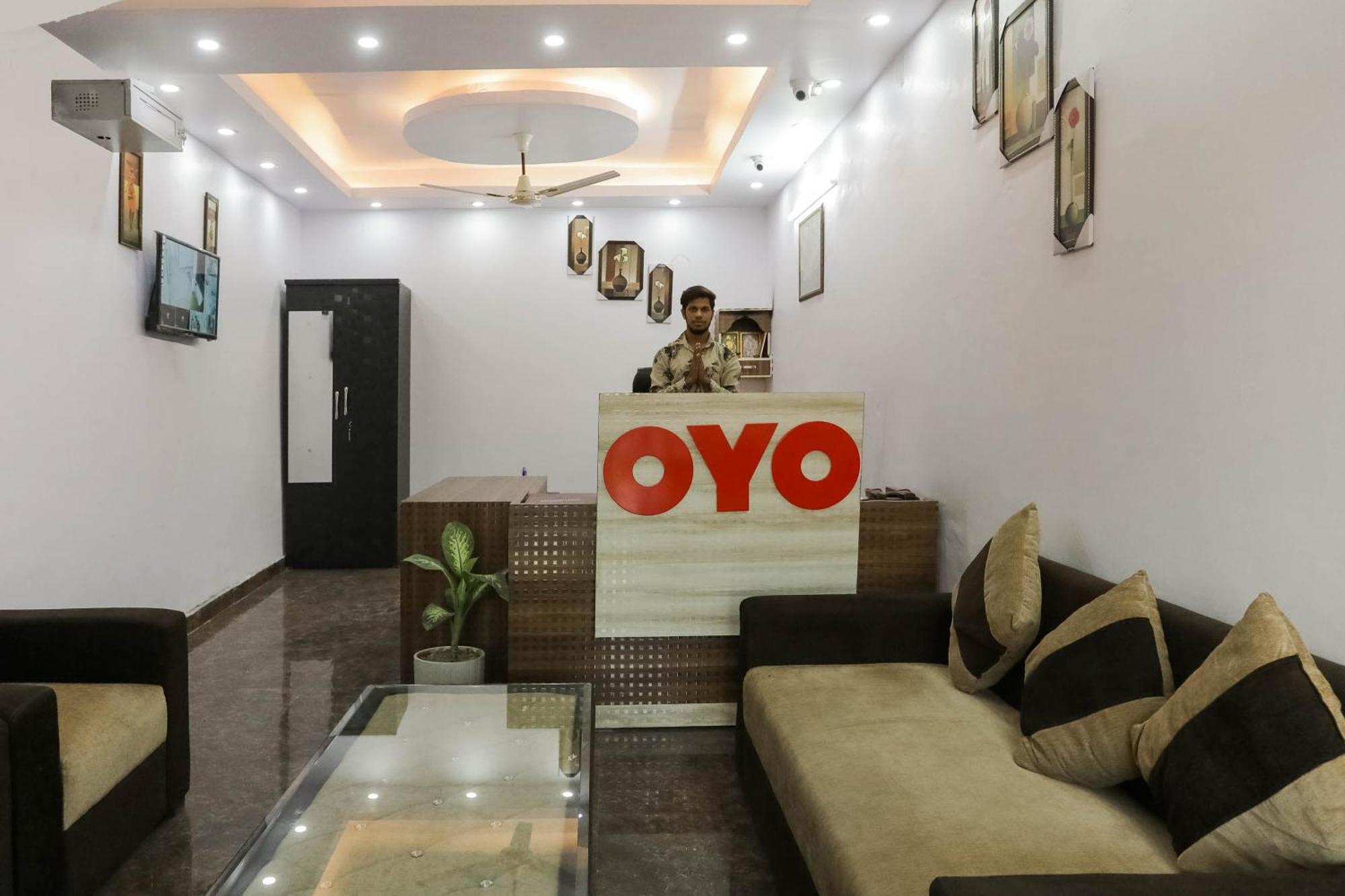 Hotel O Red Velvet Rooms & Banquet Faridabad Exterior foto